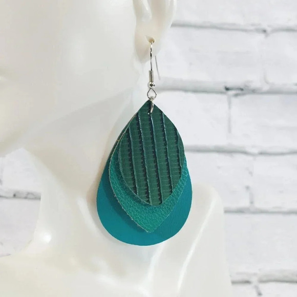3 Layer Teal/Green Faux Leather Dangle Chic Lightweight Earrings 3t9 - Picture 5 of 6